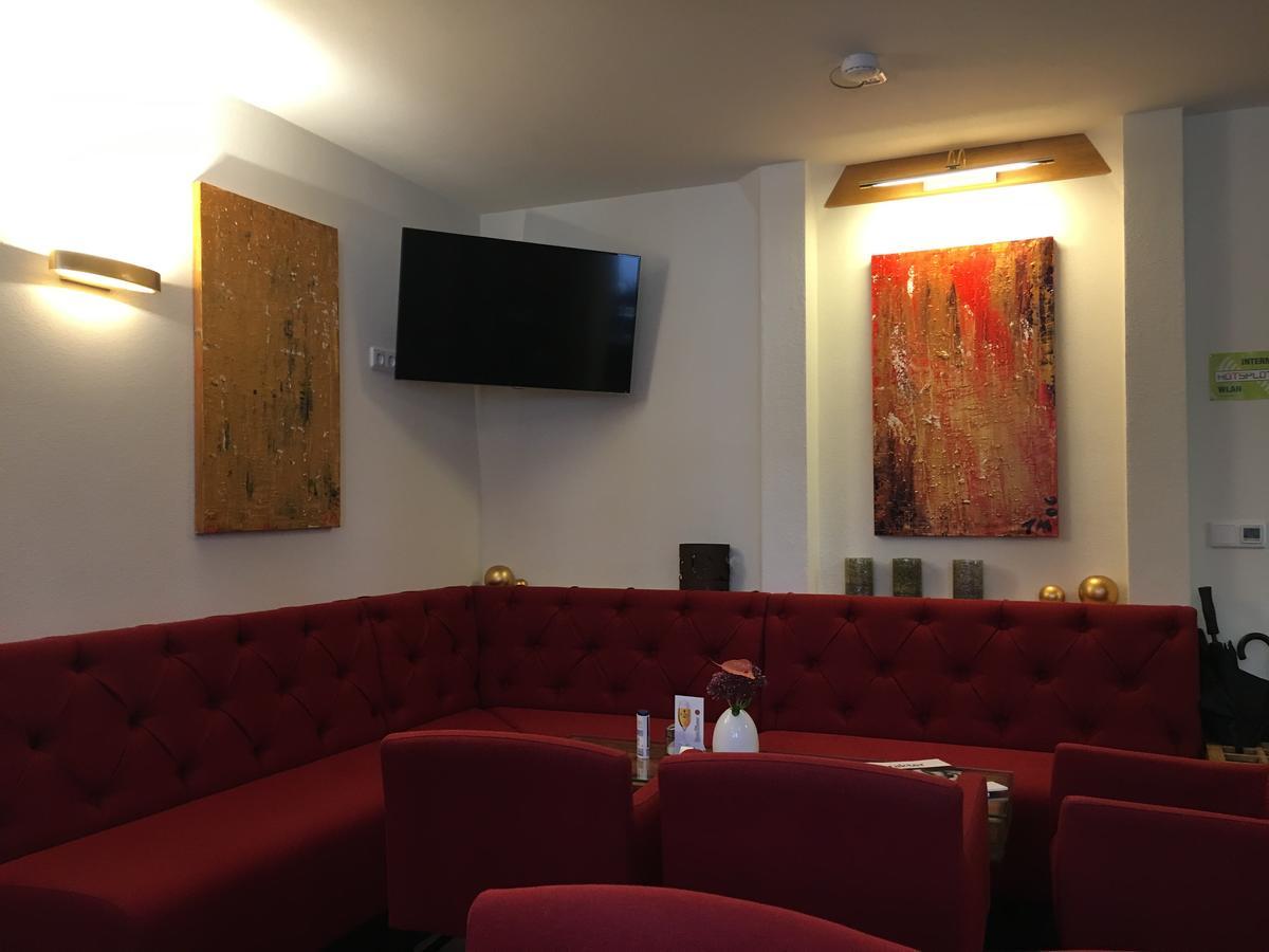 Fachwerk-Hotel Eisenbart Ганн. Мюнден Экстерьер фото