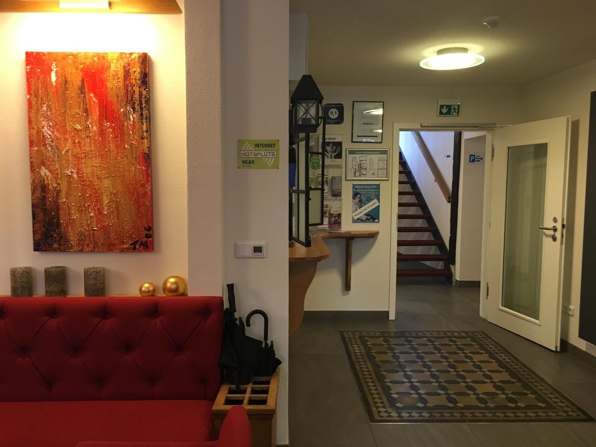 Fachwerk-Hotel Eisenbart Ганн. Мюнден Экстерьер фото