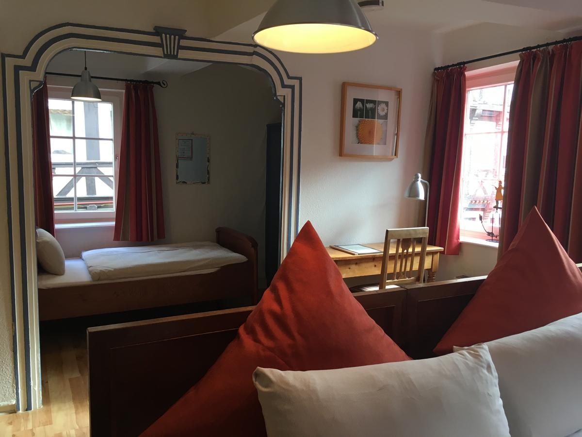 Fachwerk-Hotel Eisenbart Ганн. Мюнден Экстерьер фото